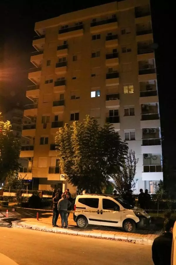 Antalya'da 4 kişilik aile ölü bulundu; siyanür şüphesi var Antalya'da 4 kişilik aile ölü bulundu; siyanür şüphesi var