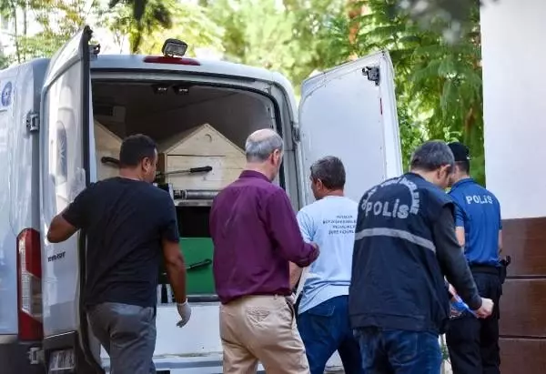 Antalya'da 4 kişilik aile ölü bulundu; siyanür bulgusuna rastlandı (4) Antalya'da 4 kişilik aile ölü bulundu; siyanür bulgusuna rastlandı (4)