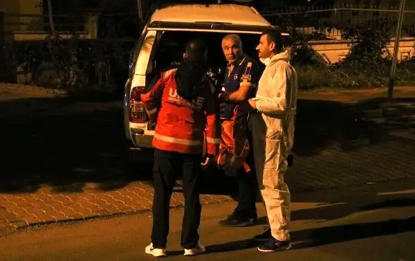 Antalya'da 4 kişilik aile ölü bulundu; siyanür şüphesi var Antalya'da 4 kişilik aile ölü bulundu; siyanür şüphesi var