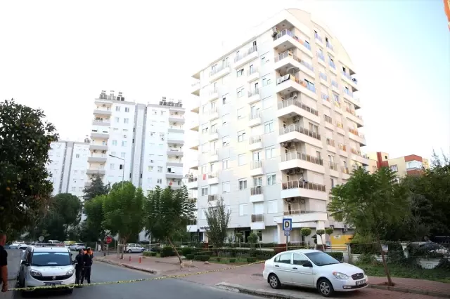 Antalya'da aynı aileden ikisi çocuk 4 kişi evlerinde ölü bulundu Antalya'da aynı aileden ikisi çocuk 4 kişi evlerinde ölü bulundu