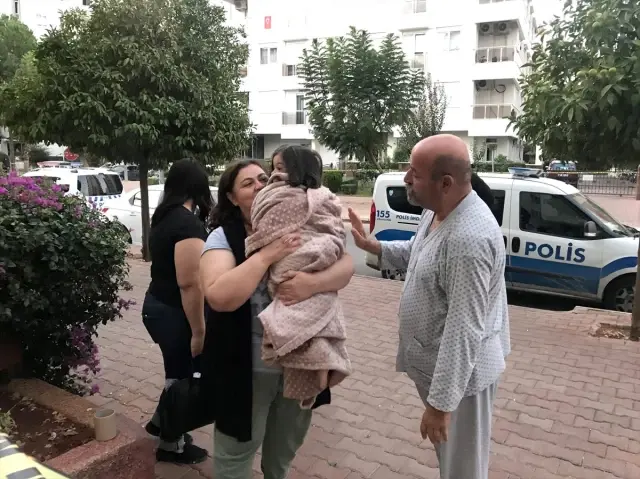 Antalya'da aynı aileden ikisi çocuk 4 kişi evlerinde ölü bulundu Antalya'da aynı aileden ikisi çocuk 4 kişi evlerinde ölü bulundu