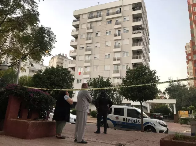 Antalya'da aynı aileden ikisi çocuk 4 kişi evlerinde ölü bulundu Antalya'da aynı aileden ikisi çocuk 4 kişi evlerinde ölü bulundu