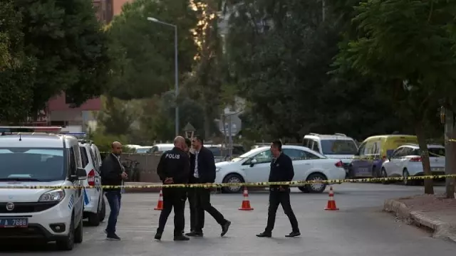 Antalya'da aynı aileden ikisi çocuk dört kişi evlerinde ölü bulundu Antalya'da aynı aileden ikisi çocuk dört kişi evlerinde ölü bulundu