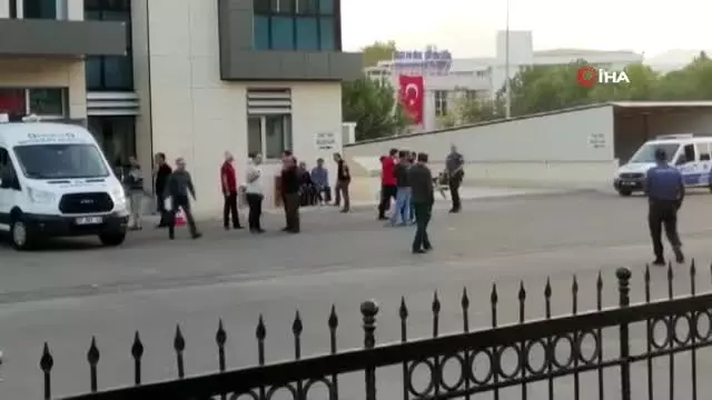 Antalya'da bir evde ölü bulunan dört kişilik ailenin cenazeleri morgdan alındı Antalya'da bir evde ölü bulunan dört kişilik ailenin cenazeleri morgdan alındı