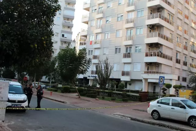 Antalya'da dört kişilik aile evde ölü bulundu Antalya'da dört kişilik aile evde ölü bulundu