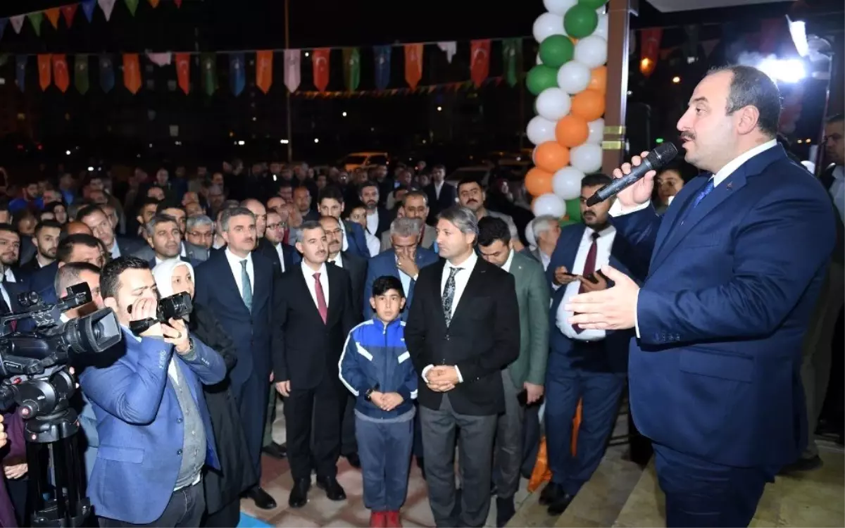 Bakan Varank, Deprem Eğitim Simülasyon Merkezi-Bilim Atölyesi'nin açılışını yaptı