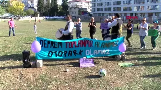 Bakırköy'de davullu zurnalı 'saha' protestosu Bakırköy'de davullu zurnalı 'saha' protestosu
