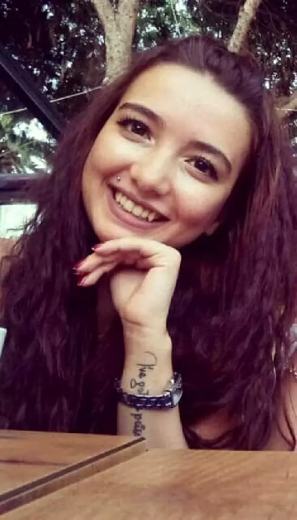 Balkondan atlayan üniversiteli Özgecan, hayatını kaybetti Balkondan atlayan üniversiteli Özgecan, hayatını kaybetti