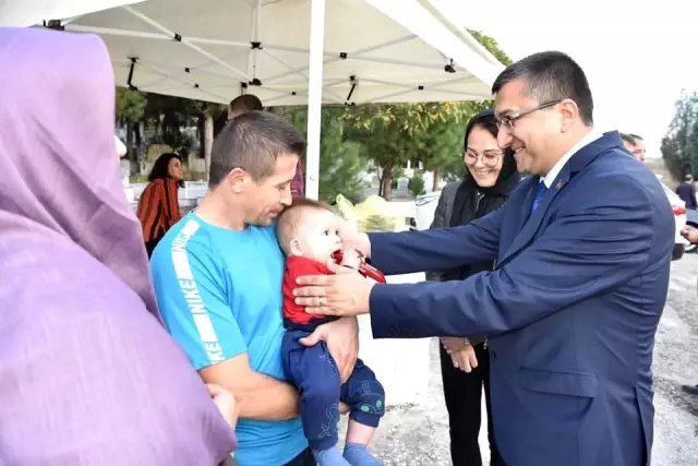 Başkan Öz, kandilde ikramda bulundu, mezarlıkları ziyaret etti Başkan Öz, kandilde ikramda bulundu, mezarlıkları ziyaret etti