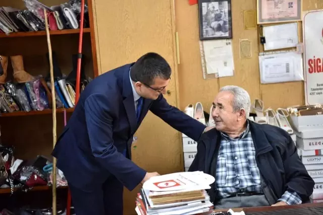 Başkan Öz, kandilde ikramda bulundu, mezarlıkları ziyaret etti Başkan Öz, kandilde ikramda bulundu, mezarlıkları ziyaret etti