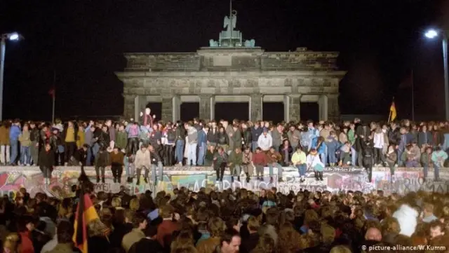 Berlin Duvarı'nın yıkıldığı gün