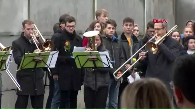 Berlin duvarı'nın yıkılışının 30'uncu yılı kutlandı Berlin duvarı'nın yıkılışının 30'uncu yılı kutlandı