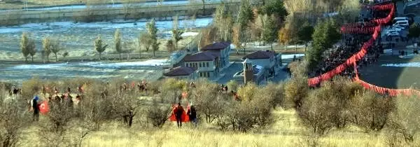 Binlerce Erzurumlu, Aziziye Tabyaları'na yürüdü