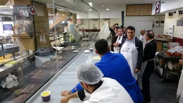 Bursalı börekçiden sınırdaki askerlere 250 kilogram kol böreği Bursalı börekçiden sınırdaki askerlere 250 kilogram kol böreği
