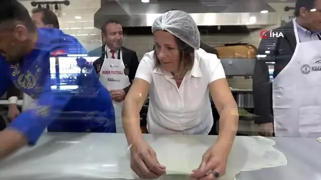 Bursalı börekçiden sınırdaki askerlere 250 kilogram kol böreği Bursalı börekçiden sınırdaki askerlere 250 kilogram kol böreği