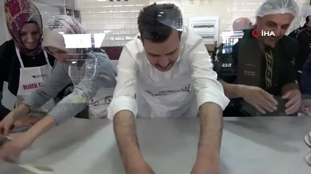 Bursalı börekçiden sınırdaki askerlere 250 kilogram kol böreği Bursalı börekçiden sınırdaki askerlere 250 kilogram kol böreği