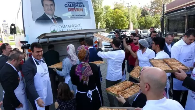 Bursalı börekçiden sınırdaki askerlere 250 kilogram kol böreği Bursalı börekçiden sınırdaki askerlere 250 kilogram kol böreği