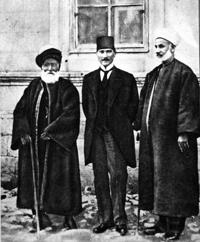 Büyük Önder Atatürk 81 yıldır özlemle anılıyor Büyük Önder Atatürk 81 yıldır özlemle anılıyor