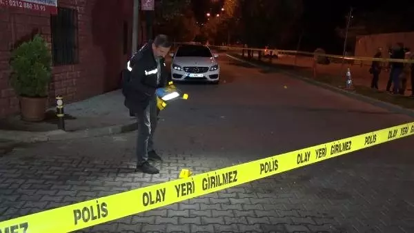 Büyükçekmece'de iki grup arasında silahlı ve bıçaklı kavga: 2 yaralı Büyükçekmece'de iki grup arasında silahlı ve bıçaklı kavga: 2 yaralı
