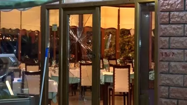 Büyükçekmece'de iki grup arasında silahlı ve bıçaklı kavga: 2 yaralı Büyükçekmece'de iki grup arasında silahlı ve bıçaklı kavga: 2 yaralı