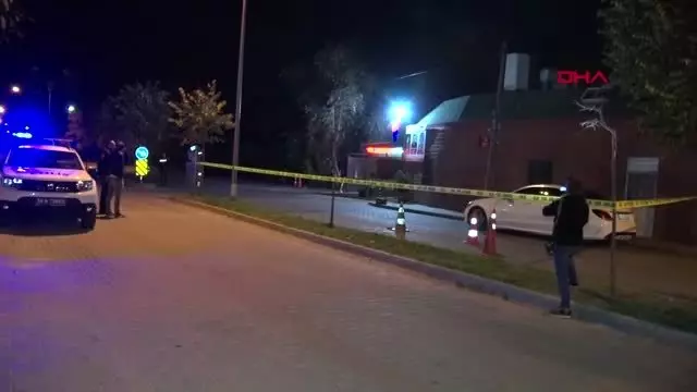 Büyükçekmece'de iki grup arasında silahlı ve bıçaklı kavga 2 yaralı Büyükçekmece'de iki grup arasında silahlı ve bıçaklı kavga 2 yaralı