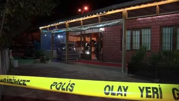 Büyükçekmece'de iki grup arasında silahlı ve bıçaklı kavga: 2 yaralı Büyükçekmece'de iki grup arasında silahlı ve bıçaklı kavga: 2 yaralı