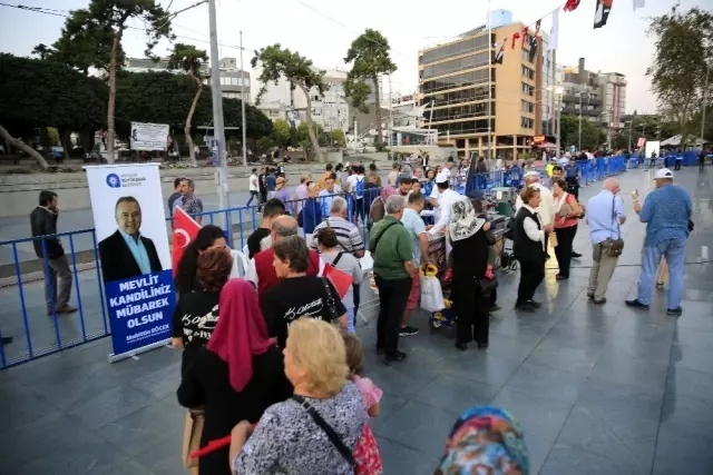 Büyükşehir Mevlit Kandilinde 10 bin kişilik lokma döktürdü Büyükşehir Mevlit Kandilinde 10 bin kişilik lokma döktürdü