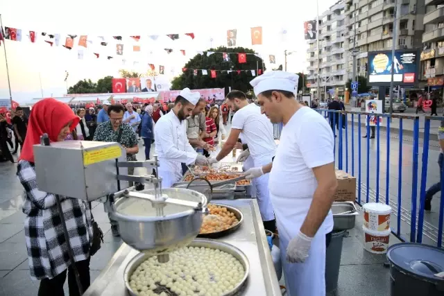 Büyükşehir Mevlit Kandilinde 10 bin kişilik lokma döktürdü Büyükşehir Mevlit Kandilinde 10 bin kişilik lokma döktürdü