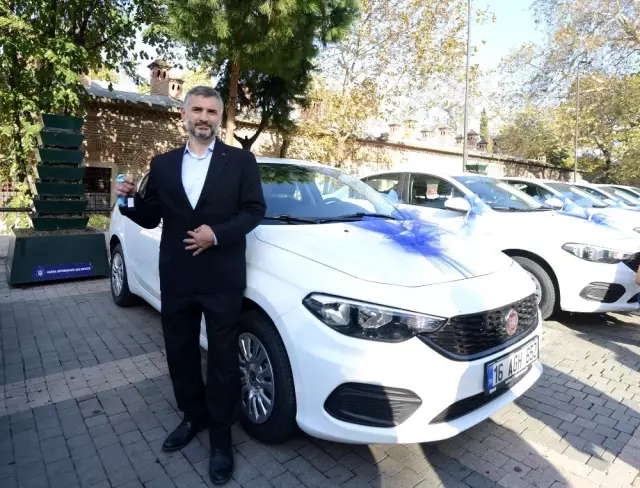 Çarşıda alışveriş yaptılar, sıfır otomobil kazandılar Çarşıda alışveriş yaptılar, sıfır otomobil kazandılar
