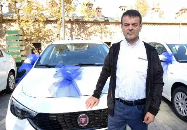 Çarşıda alışveriş yaptılar, sıfır otomobil kazandılar Çarşıda alışveriş yaptılar, sıfır otomobil kazandılar