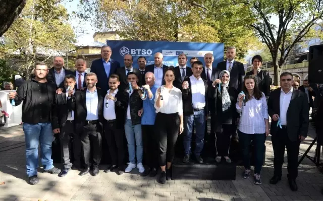 Çarşıda alışveriş yaptılar, sıfır otomobil kazandılar Çarşıda alışveriş yaptılar, sıfır otomobil kazandılar