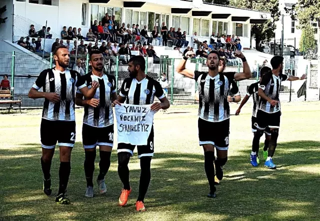 Çeşme Belediyespor 7-0'la liderliğini sürdürdü Çeşme Belediyespor 7-0'la liderliğini sürdürdü