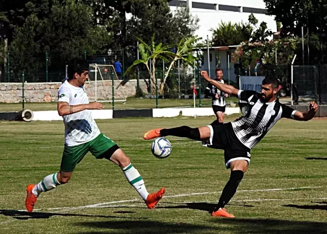 Çeşme Belediyespor 7-0'la liderliğini sürdürdü Çeşme Belediyespor 7-0'la liderliğini sürdürdü