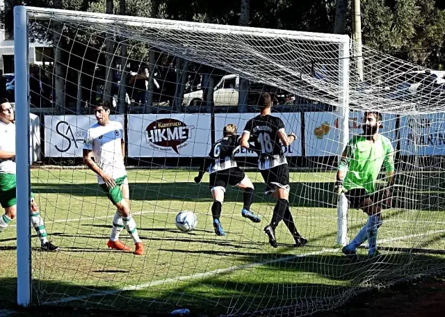 Çeşme Belediyespor 7-0'la liderliğini sürdürdü Çeşme Belediyespor 7-0'la liderliğini sürdürdü