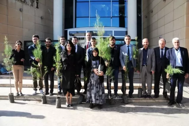 Cizre denetimli serbestlik yükümlülerine 250 fidan dağıtıldı Cizre denetimli serbestlik yükümlülerine 250 fidan dağıtıldı