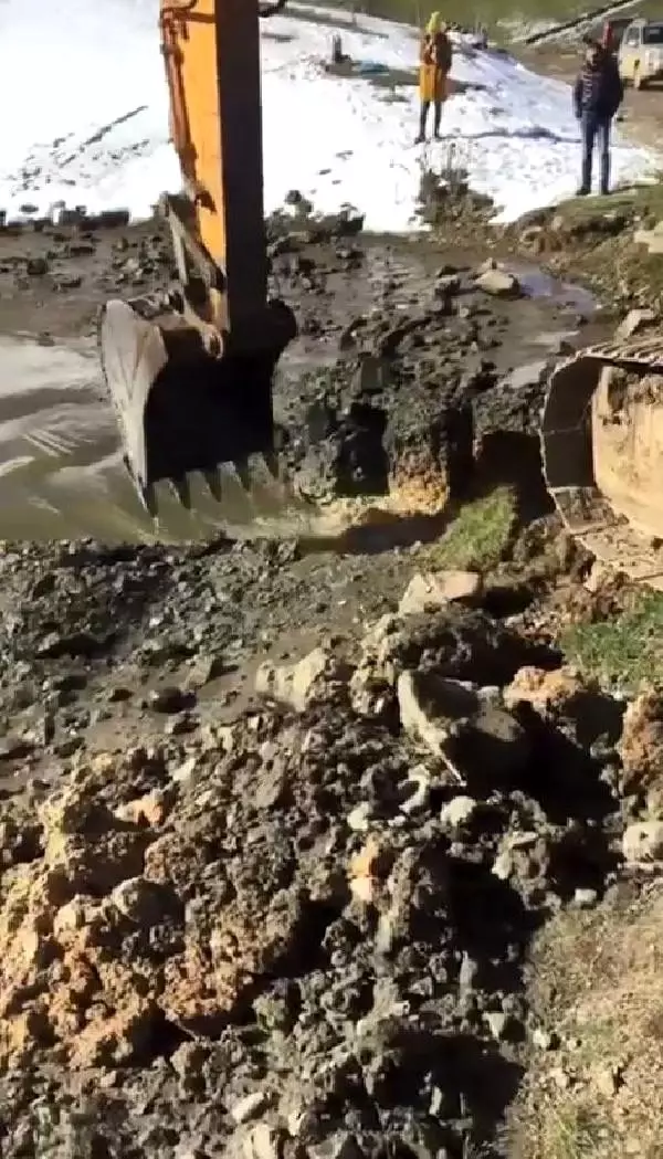 Define kazısı için Dipsiz Göl'ün suyu tahliye edildi