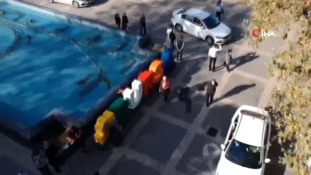 Düğün için aldığı takım elbise ile otomobil sahibi oldu Düğün için aldığı takım elbise ile otomobil sahibi oldu
