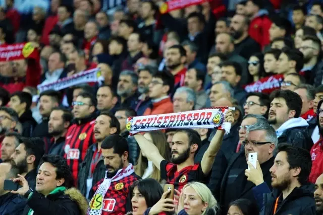 Eskişehirspor ayağa kalkıyor Eskişehirspor ayağa kalkıyor