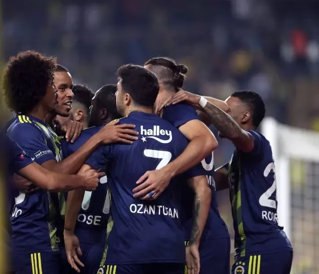 Fenerbahçe hem ilkleri yaşadı, hem de verilerde yükselişe geçti Fenerbahçe hem ilkleri yaşadı, hem de verilerde yükselişe geçti