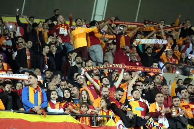 Galatasaray moral buldu Galatasaray moral buldu