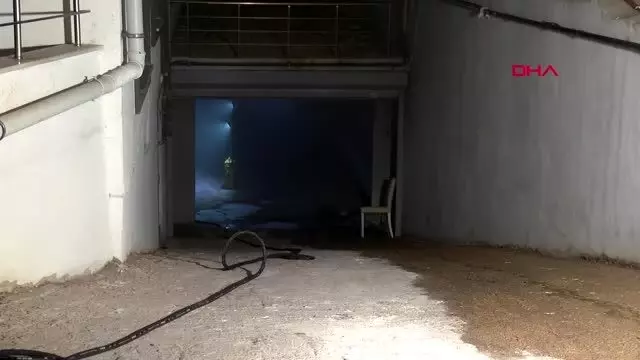 Garajdaki otomobil yandı binada mahsur kalan 4 kişi son anda kurtarıldı