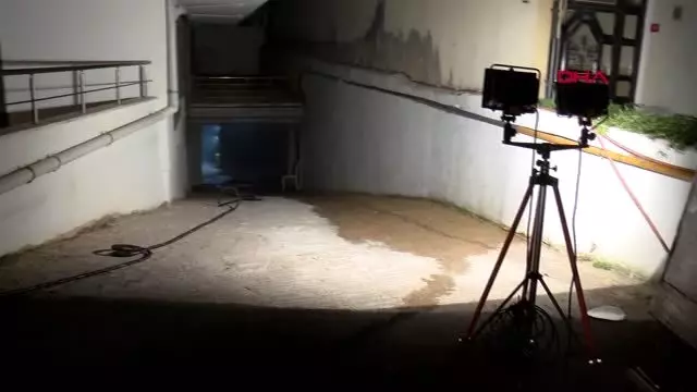 Garajdaki otomobil yandı binada mahsur kalan 4 kişi son anda kurtarıldı Garajdaki otomobil yandı binada mahsur kalan 4 kişi son anda kurtarıldı