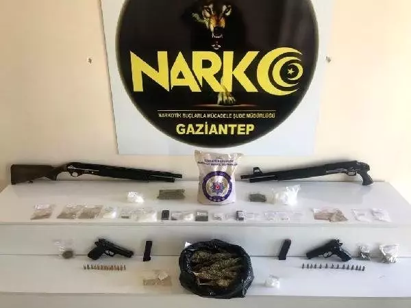 Gaziantep'te bin 200 polisle uyuşturucu operasyonu: 53 gözaltı Gaziantep'te bin 200 polisle uyuşturucu operasyonu: 53 gözaltı
