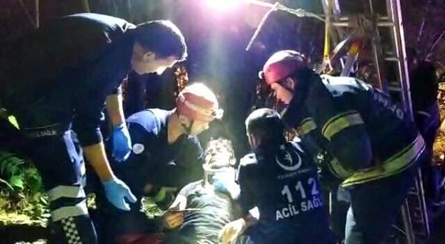 Gece karanlığında su kuyusuna düşen adam telefonu sayesinde kurtuldu