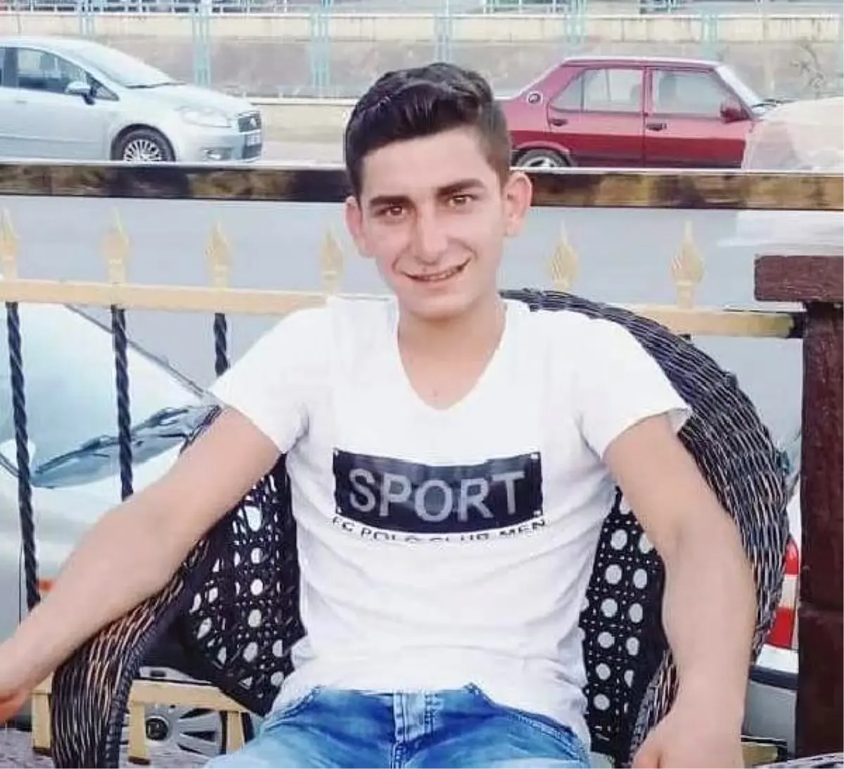 Hafif ticari araç ile çarpışan motosikletli öldü