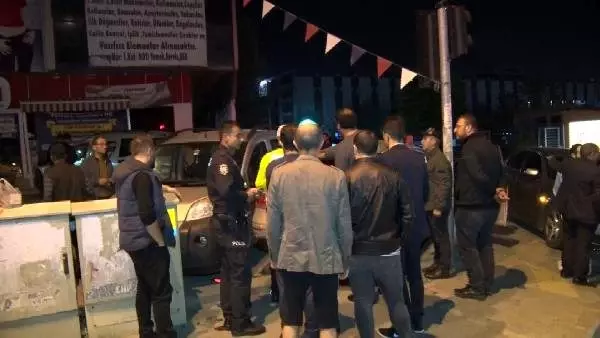 Hafif ticari araç kırmızı ışıkta bekleyen otomobile çarptı: 2'si kadın 3 yaralı Hafif ticari araç kırmızı ışıkta bekleyen otomobile çarptı: 2'si kadın 3 yaralı
