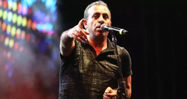 Haluk Levent'in siyanürden öldükleri düşünülen aileyle ilgili yorumu tepki çekti Haluk Levent'in siyanürden öldükleri düşünülen aileyle ilgili yorumu tepki çekti