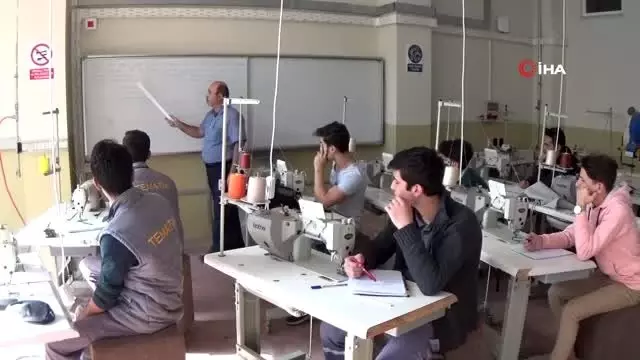 Hem eğitim görüyorlar, hem de para kazanıyorlar Hem eğitim görüyorlar, hem de para kazanıyorlar