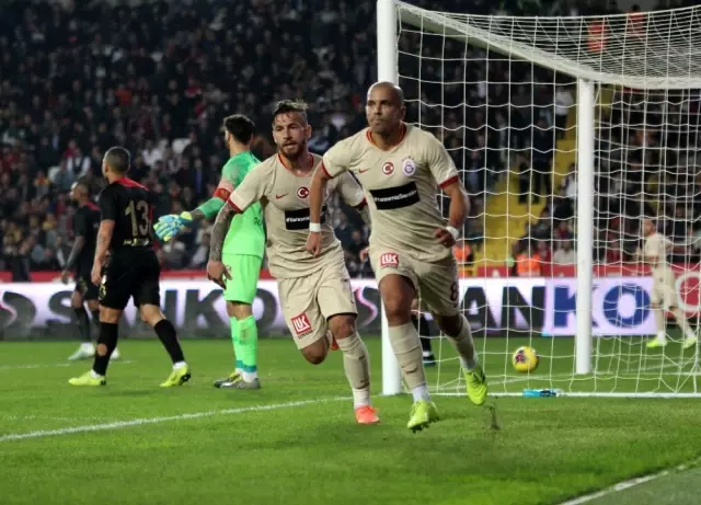 İlk yarıyı Galatasaray 2-0 önde kapattı İlk yarıyı Galatasaray 2-0 önde kapattı