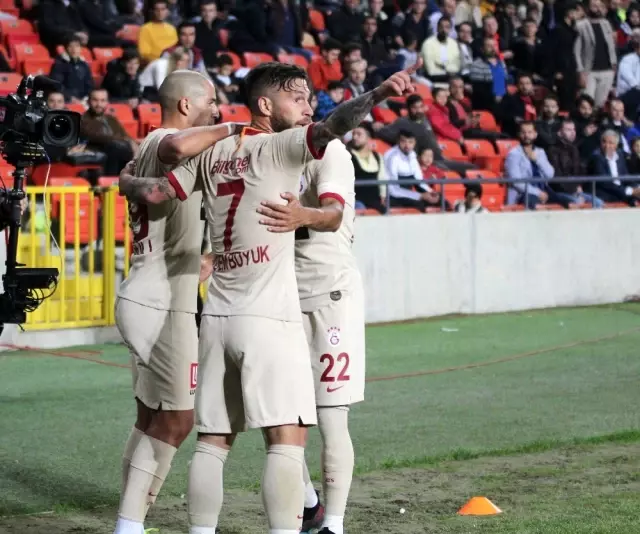 İlk yarıyı Galatasaray 2-0 önde kapattı İlk yarıyı Galatasaray 2-0 önde kapattı